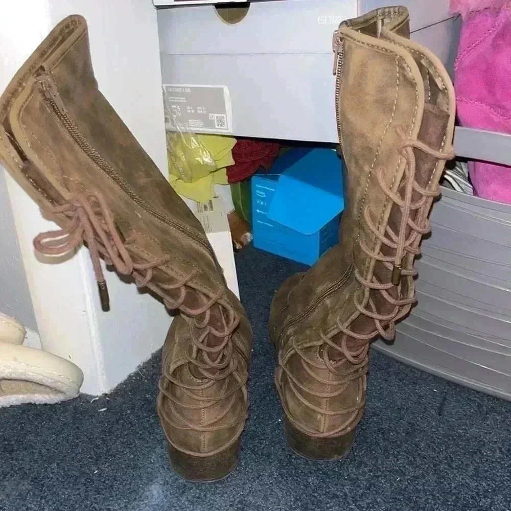 STEVE MADDEN size 5 tall boots